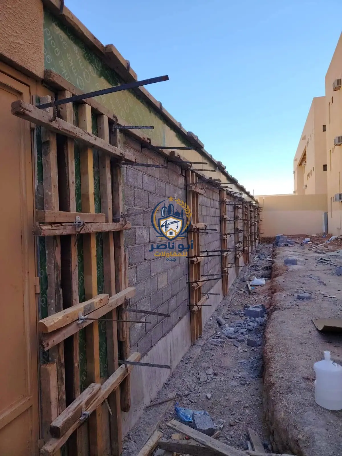 تقوية جدار خرساني وتجهيز الشدة
