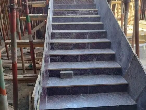 مقاول معماري جدة يقوم بتنفيذ أعمال الحدادة والقواعد لفيلا في حي أبحر الشمالية بجدة.